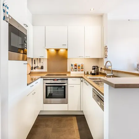 By The Coast With Sunny Terrace 公寓