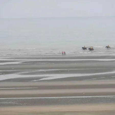 Gaul3 Within Walking Distance Of The Sea *