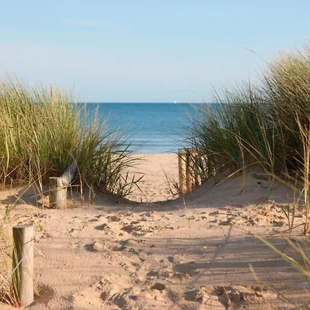 By The Coast With Sunny Terrace Appartamento Oostduinkerke